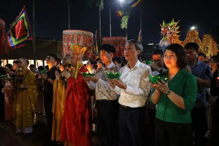 Hướng Dẫn Cúng Vong Tại Chùa Chuẩn Nghị Thức: Quy Trình, Lễ Vật, Văn Khấn Và Lưu Ý Quan Trọng Hướng Dẫn Cúng Vong Tại Chùa Chuẩn Nghị Thức: Quy Trình, Lễ Vật, Văn Khấn Và Lưu Ý Quan Trọng