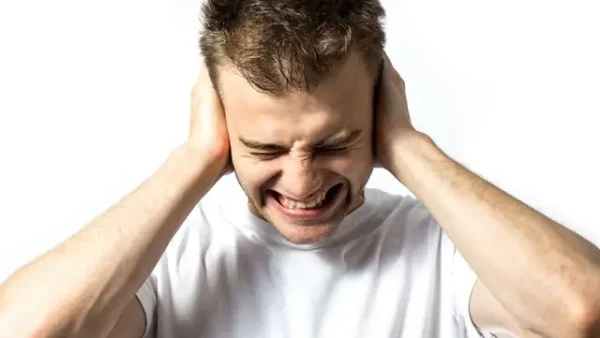 Đánh Trống Bên Tai Điềm Báo Gì? Giải Mã Chi Tiết Theo Tâm Linh Và Y Khoa