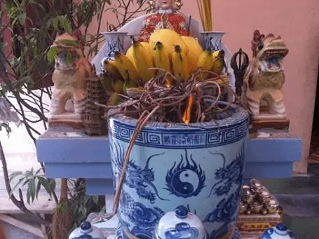 Phân Biệt Hiện Tượng Bát Hương Hóa Âm Và Hóa Dương Có Ý Nghĩa Ra Sao?