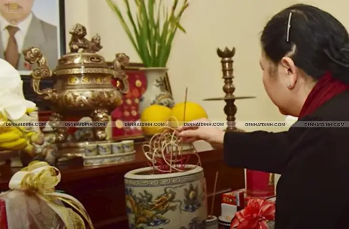 Nguyên Nhân Thực Tế Khiến Chân Nhang Bị Bén Lửa Đột Ngột Nguyên Nhân Thực Tế Khiến Chân Nhang Bị Bén Lửa Đột Ngột