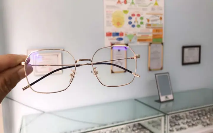 Cách Chọn Chiết Suất Và Tính Năng Tròng Kính Phù Hợp Với Nhu Cầu Cách Chọn Chiết Suất Và Tính Năng Tròng Kính Phù Hợp Với Nhu Cầu