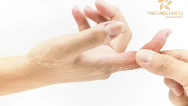 Giải Mã Điềm Báo Giật Ngón Tay Theo Dân Gian Và Góc Nhìn Y Khoa