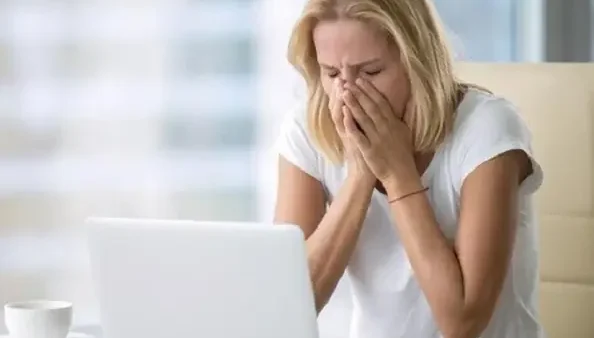 Giải Mã Điềm Báo Hắt Xì Hơi Theo Giờ Và Số Lần: Hên Hay Xui?