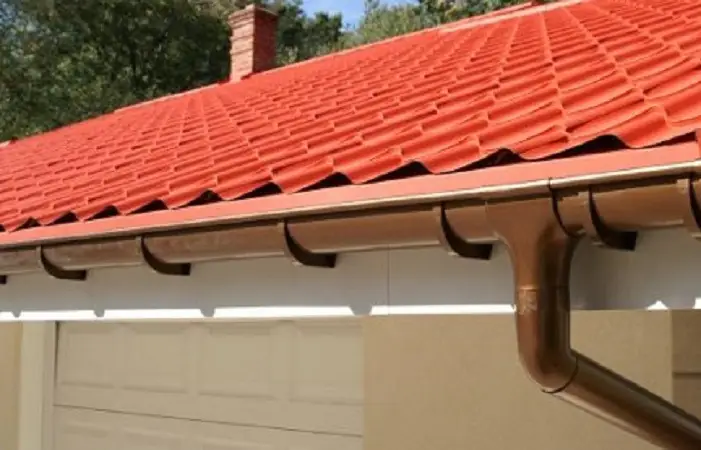 Điềm Báo Nước Tràn Trên Mái Nhà Là Gì? Giải Mã Ý Nghĩa Phong Thủy Và Thực Tế