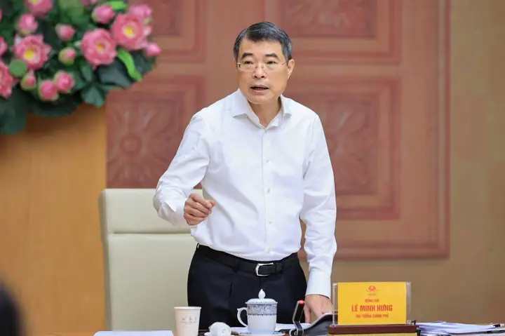 Lỡ Bị Rách Áo Hoặc Đứt Nút Ngày Đầu Tháng Thì Phải Làm Sao? Lỡ Bị Rách Áo Hoặc Đứt Nút Ngày Đầu Tháng Thì Phải Làm Sao?