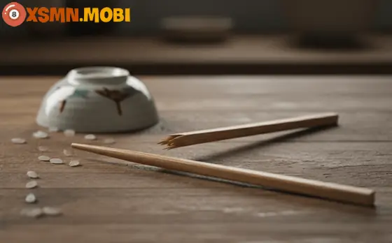 Giải Mã Điềm Báo Rơi Đũa Là Gì? Hên Hay Xui Theo Quan Niệm Dân Gian