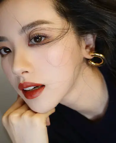 Giải Mã Các Điềm Báo Trên Khuôn Mặt: Top Các Dấu Hiệu Nhân Tướng Học Tiết Lộ Vận Mệnh Phát Tài