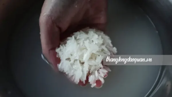 Nấu Cơm Bị Sống Là Điềm Báo Gì? Giải Mã Tâm Linh, Vận Hạn Và Cách Xử Lý