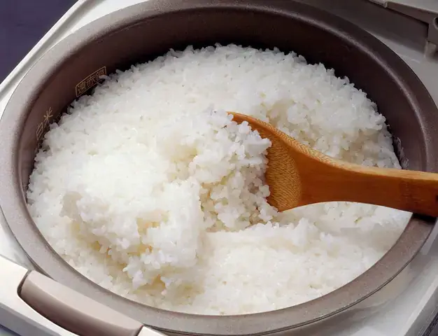 Dùng Rượu Trắng Và Nước Ấm Để Xử Lý Phần Cơm Sống