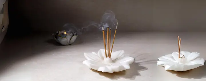 Nguyên Nhân Thực Tế Khiến Nhang Cháy 3 Nén Không Đều Là Gì? Nguyên Nhân Thực Tế Khiến Nhang Cháy 3 Nén Không Đều Là Gì?