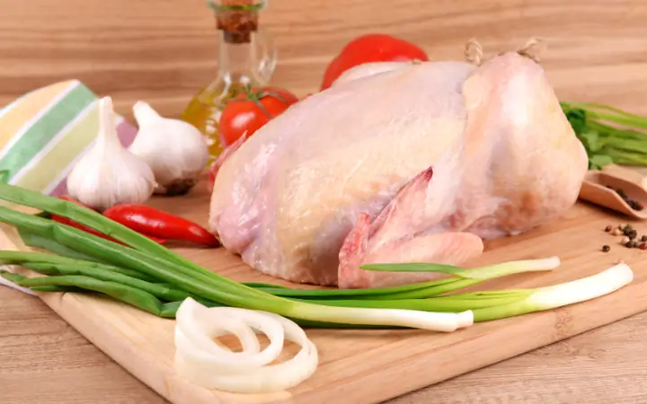 Cách Luộc Gà Cúng 30 Tết Vàng Óng, Da Căng Bóng Và Không Bị Nứt Cách Luộc Gà Cúng 30 Tết Vàng Óng, Da Căng Bóng Và Không Bị Nứt