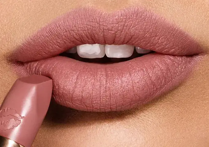 Thỏi Son Gãy Phản Ánh Những Xáo Trộn Trong Cảm Xúc Và Tình Cảm