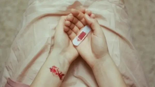 Giải Mã Giấc Mơ Bị Dao Đâm Chảy Máu: Ý Nghĩa, Điềm Báo Tốt Hay Xấu?