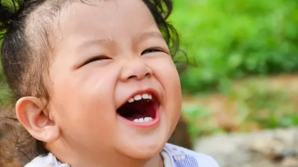 Giải Mã Giấc Mơ Có Người Bế Mình Là Điềm Gì, Hên Hay Xui Và Con Số May Mắn?