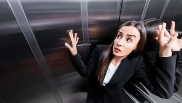 Giải Mã Giấc Mơ Đi Lên Thang Máy: Ý Nghĩa, Điềm Báo Và Những Tín Hiệu Tâm Linh