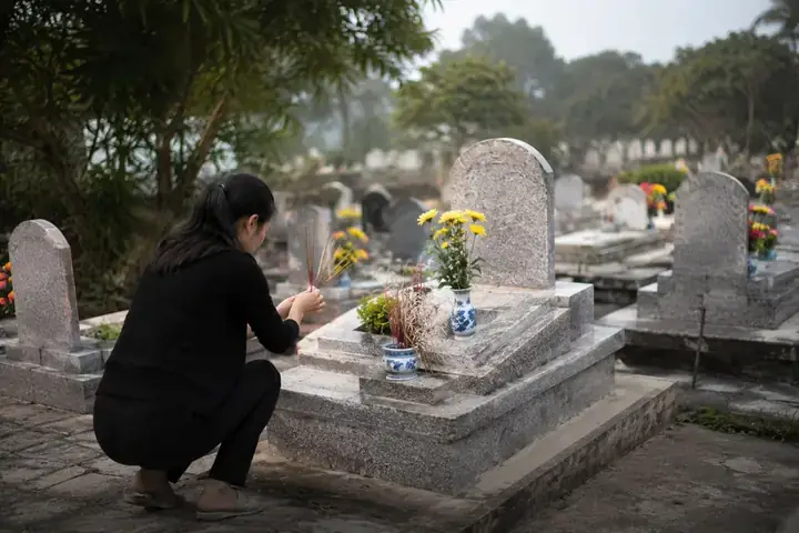 Nằm Mơ Thấy Đi Qua Nghĩa Địa Là Điềm Lành Hay Điềm Dữ? Nằm Mơ Thấy Đi Qua Nghĩa Địa Là Điềm Lành Hay Điềm Dữ?