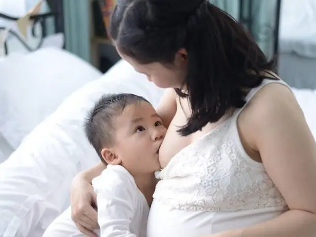 Ý Nghĩa Khi Thấy Người Khác Hoặc Em Bé Nhà Hàng Xóm Đang Bú Sữa Ý Nghĩa Khi Thấy Người Khác Hoặc Em Bé Nhà Hàng Xóm Đang Bú Sữa