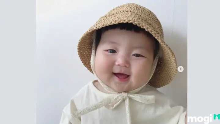 Em Bé Nở Nụ Cười Tươi Tắn Mang Lại Năng Lượng Tích Cực Em Bé Nở Nụ Cười Tươi Tắn Mang Lại Năng Lượng Tích Cực