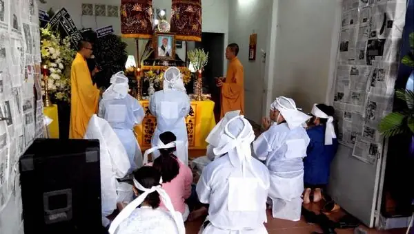 Người Thân Đã Khuất Xuất Hiện Trong Giấc Mơ Đầy Hoài Niệm