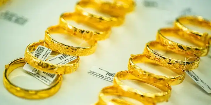 Giải Mã Giấc Mơ Thấy Dây Chuyền Vàng Mang Điềm Báo Gì Cho Tương Lai?
