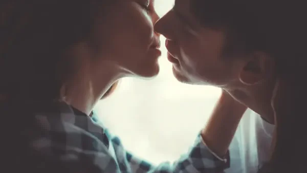 Giải Mã Giấc Mơ Thấy Làm Tình Với Người Quen: Điềm Báo Gì Và Góc Nhìn Tâm Lý Học