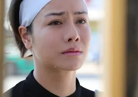 Giải Mã Giấc Mơ Thấy Người Thân Đội Khăn Tang: Điềm Báo Lành Hay Dữ Và Con Số May Mắn
