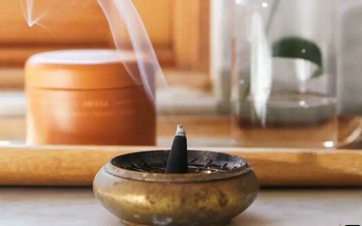 Cẩm Nang Chọn Giờ Cúng Bát Hương Sài Gòn Chuẩn Phong Thủy Và Nghi Thức Đầy Đủ Cẩm Nang Chọn Giờ Cúng Bát Hương Sài Gòn Chuẩn Phong Thủy Và Nghi Thức Đầy Đủ