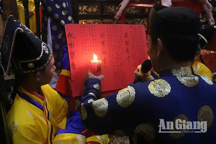Heo Trắng Và Mao Huyết Cúng Bà Chúa Xứ Có Ý Nghĩa Gì Trong Tín Ngưỡng Lễ Hội Vía Bà? Heo Trắng Và Mao Huyết Cúng Bà Chúa Xứ Có Ý Nghĩa Gì Trong Tín Ngưỡng Lễ Hội Vía Bà?