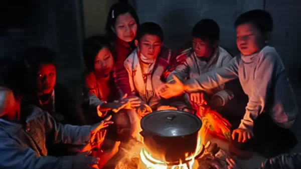Hình Ảnh Ngọn Lửa Trong Mái Nhà Ấm Cúng: Biểu Tượng Văn Hóa Và Giá Trị Tinh Thần