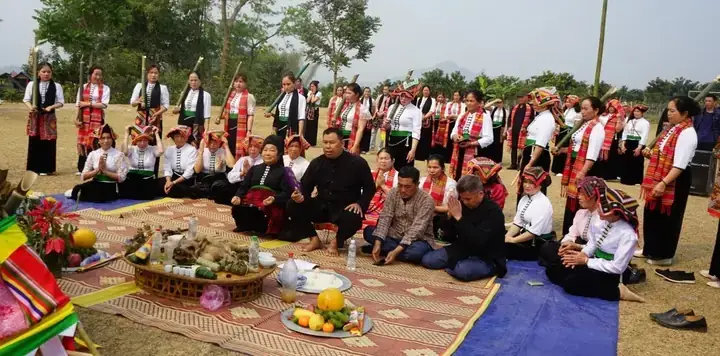 Hình Ảnh Thờ Cúng Của Người Thái Đen: Không Gian Tín Ngưỡng Và Nghi Lễ Truyền Thống