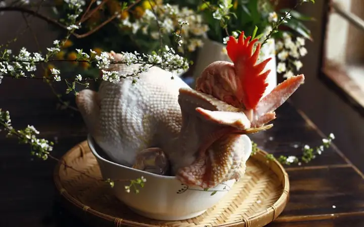 Cách Chặt Gà Luộc Đẹp Mắt, Gọn Gàng Và Không Bị Nát Cho Mâm Cỗ Cách Chặt Gà Luộc Đẹp Mắt, Gọn Gàng Và Không Bị Nát Cho Mâm Cỗ