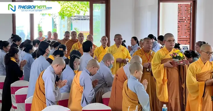 Hình Thức Cúng Dường Đức Phật Ở Việt Nam Diễn Ra Như Thế Nào Và Mang Ý Nghĩa Gì? Hình Thức Cúng Dường Đức Phật Ở Việt Nam Diễn Ra Như Thế Nào Và Mang Ý Nghĩa Gì?
