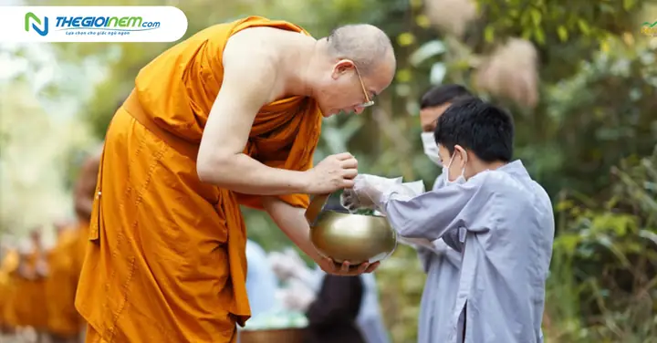 Hình Thức Cúng Dường Đức Phật Ở Việt Nam Diễn Ra Như Thế Nào Và Mang Ý Nghĩa Gì? Hình Thức Cúng Dường Đức Phật Ở Việt Nam Diễn Ra Như Thế Nào Và Mang Ý Nghĩa Gì?