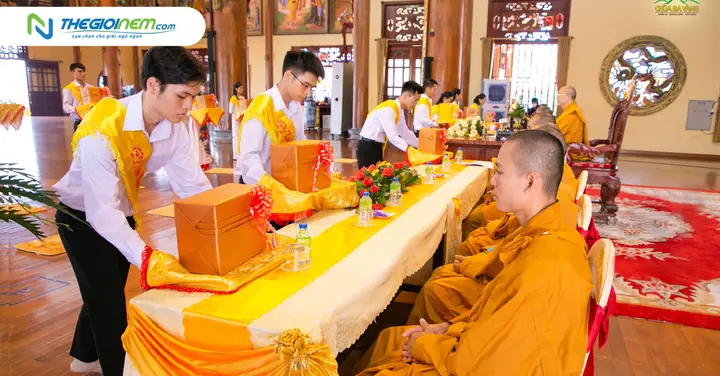 Hình Thức Cúng Dường Đức Phật Ở Việt Nam Diễn Ra Như Thế Nào Và Mang Ý Nghĩa Gì? Hình Thức Cúng Dường Đức Phật Ở Việt Nam Diễn Ra Như Thế Nào Và Mang Ý Nghĩa Gì?