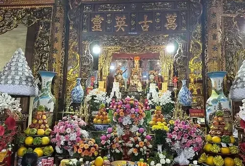 Hoa Cúng Cô Chín: Ý Nghĩa Linh Thiêng, Lựa Chọn Và Cách Bày Biện Mâm Lễ Chuẩn Xác