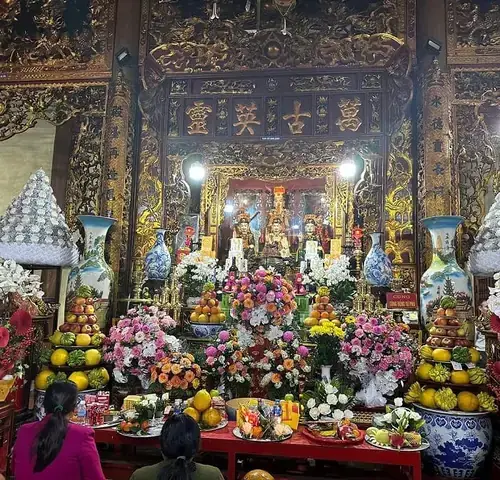 Hoa Cúng Cô Chín: Ý Nghĩa Linh Thiêng, Lựa Chọn Và Cách Bày Biện Mâm Lễ Chuẩn Xác Hoa Cúng Cô Chín: Ý Nghĩa Linh Thiêng, Lựa Chọn Và Cách Bày Biện Mâm Lễ Chuẩn Xác