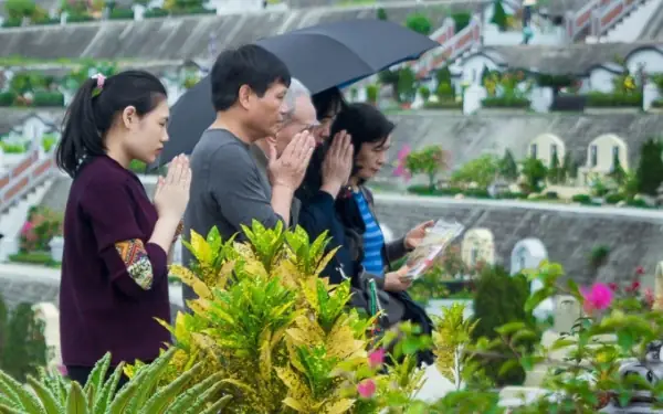 Hướng Dẫn Cách Chuẩn Bị Lễ Vật, Mâm Cúng Và Văn Khấn Tết Thanh Minh Chuẩn Phong Tục Truyền Thống
