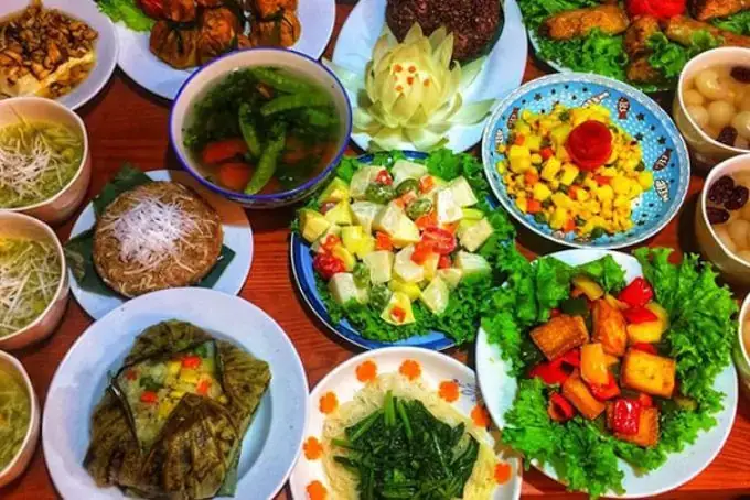 Hướng Dẫn Chi Tiết Cách Làm Mâm Cơm Cúng Phật Đúng Pháp Và Trang Nghiêm