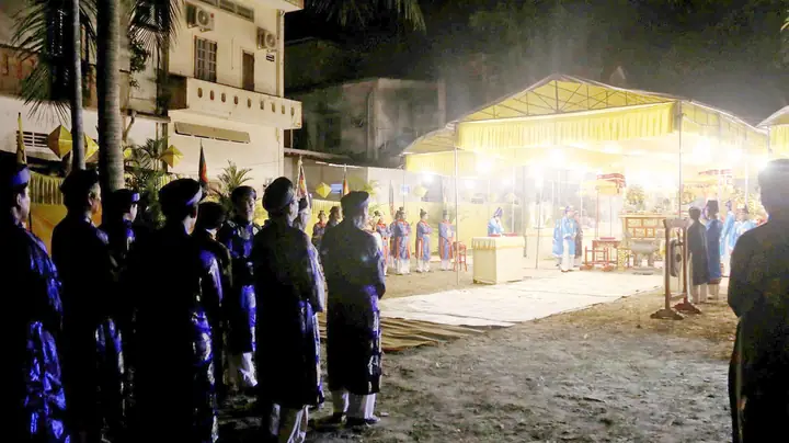 Lễ Cúng Âm Hồn Ở Huế: Nguồn Gốc Lịch Sử Bi Hùng Và Nét Đẹp Văn Hóa Tâm Linh Xứ Cố Đô Lễ Cúng Âm Hồn Ở Huế: Nguồn Gốc Lịch Sử Bi Hùng Và Nét Đẹp Văn Hóa Tâm Linh Xứ Cố Đô