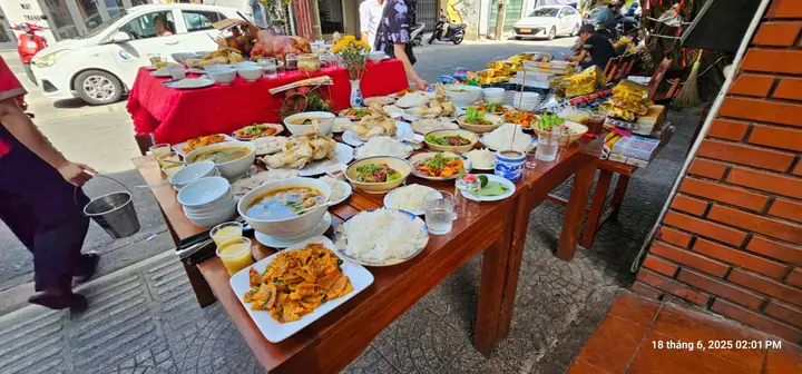 Lễ Cúng Âm Hồn Ở Huế: Nguồn Gốc Lịch Sử Bi Hùng Và Nét Đẹp Văn Hóa Tâm Linh Xứ Cố Đô Lễ Cúng Âm Hồn Ở Huế: Nguồn Gốc Lịch Sử Bi Hùng Và Nét Đẹp Văn Hóa Tâm Linh Xứ Cố Đô