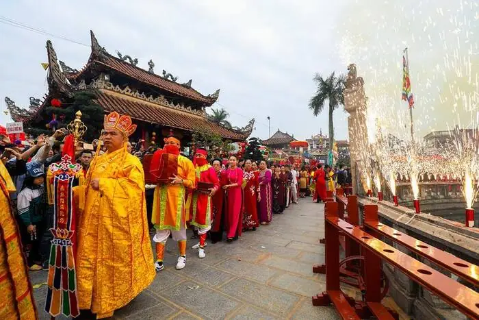 Hướng Dẫn Lễ Cúng Bà Chúa Liễu Hạnh: Sắm Lễ, Văn Khấn Và Các Bước Thực Hiện Chuẩn Phục Tục Hướng Dẫn Lễ Cúng Bà Chúa Liễu Hạnh: Sắm Lễ, Văn Khấn Và Các Bước Thực Hiện Chuẩn Phục Tục
