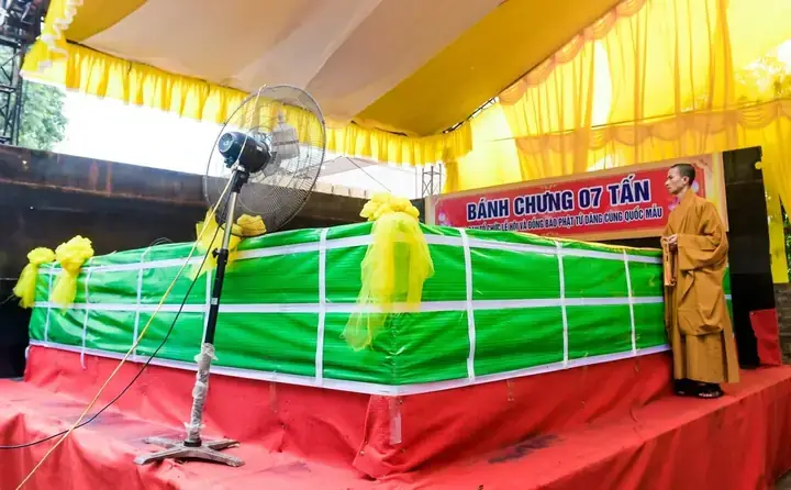 Lễ Cúng Bánh Chưng Khổng Lồ: Nguồn Gốc, Ý Nghĩa Văn Hóa Và Những Kỷ Lục Độc Đáo