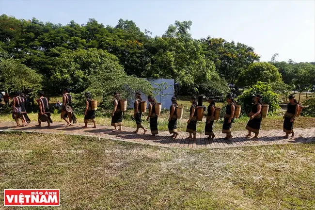 Lễ Cúng Bến Nước Của Người Jrai: Nét Đẹp Văn Hóa Tín Ngưỡng Độc Đáo Ở Tây Nguyên Lễ Cúng Bến Nước Của Người Jrai: Nét Đẹp Văn Hóa Tín Ngưỡng Độc Đáo Ở Tây Nguyên
