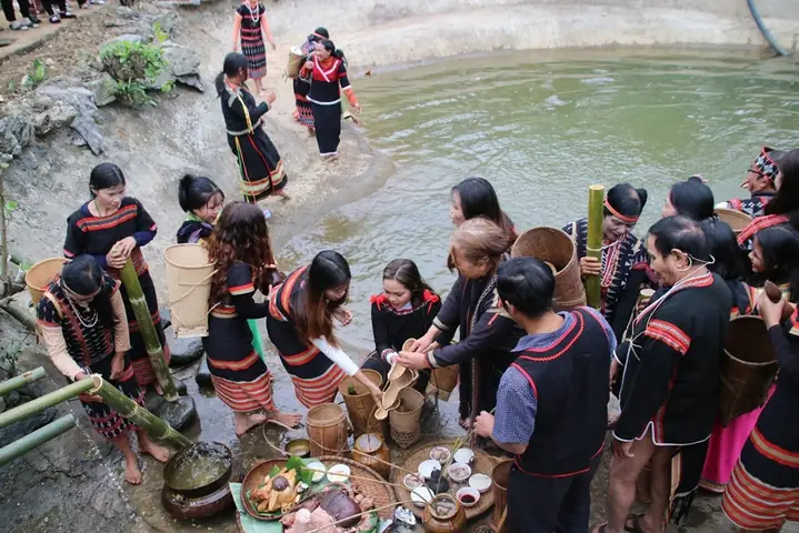 Ý Nghĩa Và Các Nghi Lễ Trong Lễ Cúng Bến Nước Của Người Mạ Nam Bộ Ý Nghĩa Và Các Nghi Lễ Trong Lễ Cúng Bến Nước Của Người Mạ Nam Bộ