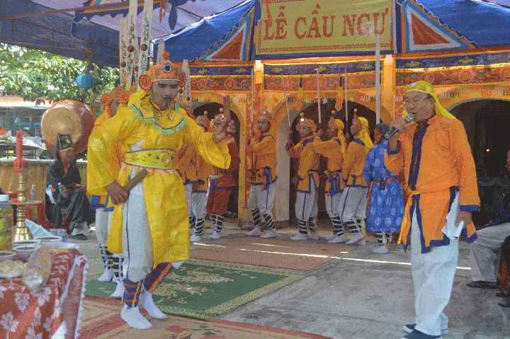 Lễ Cúng Cá Ông Trung Bộ: Nguồn Gốc, Ý Nghĩa Và Các Nghi Thức Tín Ngưỡng Đặc Sắc Của Ngư Dân