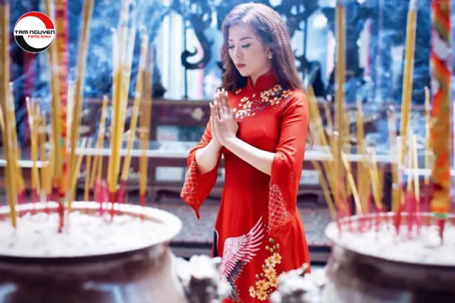 Hướng Dẫn Lễ Cúng Chùa Hương Đầy Đủ: Sắm Mâm Lễ, Lộ Trình Và Văn Khấn Chi Tiết Hướng Dẫn Lễ Cúng Chùa Hương Đầy Đủ: Sắm Mâm Lễ, Lộ Trình Và Văn Khấn Chi Tiết