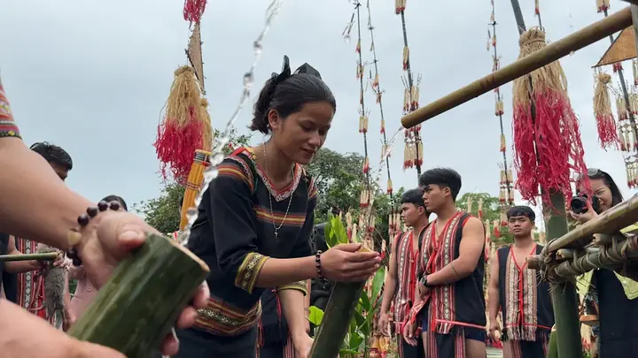 Lễ Cúng Dân Xô Là Gì? Khám Phá Nét Đẹp Tín Ngưỡng Và Các Nghi Thức Độc Đáo Của Người Xơ Đăng