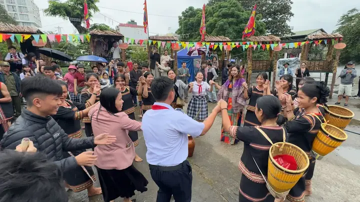 Lễ Cúng Dân Xô Là Gì? Khám Phá Nét Đẹp Tín Ngưỡng Và Các Nghi Thức Độc Đáo Của Người Xơ Đăng