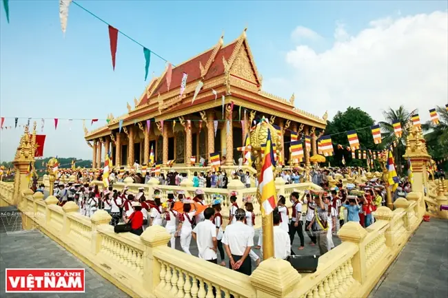 Lễ Cúng Dường Dâng Y Là Gì? Ý Nghĩa Và Nghi Thức Cúng Dường Đúng Pháp Lễ Cúng Dường Dâng Y Là Gì? Ý Nghĩa Và Nghi Thức Cúng Dường Đúng Pháp