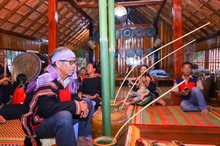 Lễ Cúng Nhà Dài Truyền Thống Của Người Ê Đê Có Ý Nghĩa Gì Và Diễn Ra Như Thế Nào? Lễ Cúng Nhà Dài Truyền Thống Của Người Ê Đê Có Ý Nghĩa Gì Và Diễn Ra Như Thế Nào?